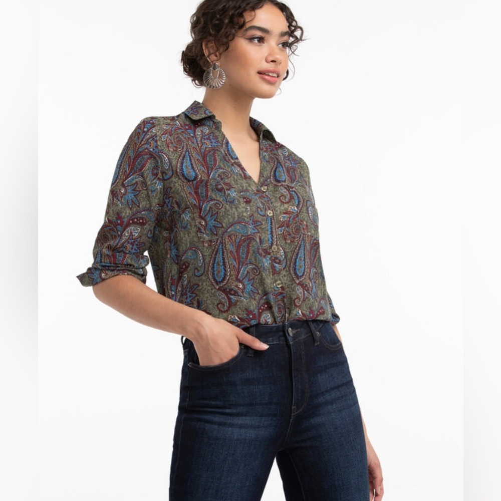 BNWT Rickie’s Patterned Collared
Shirt Medium